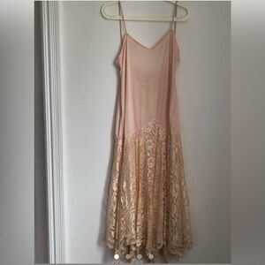 SOLD Beautiful fairycore vintage lace slip dress 🌸